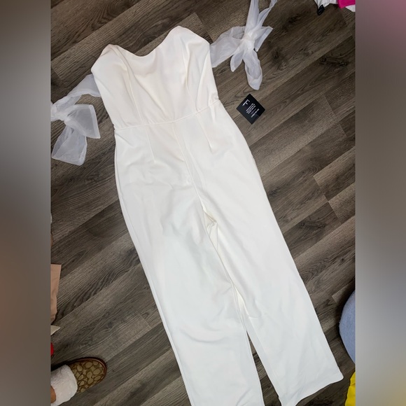 Lulus off the shoulder jumpsuit - Picture 3 of 3